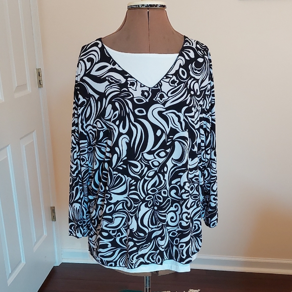 Laura Ashley Black and White Patterned 3/4 Sleeve Top